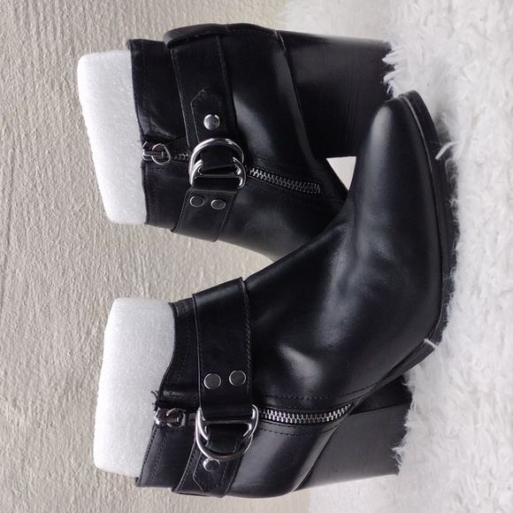 Marc Fisher Vanqar Black Leather Upper Pointed Toe Blocked Heel Moto Ankle Boot - Picture 1 of 16